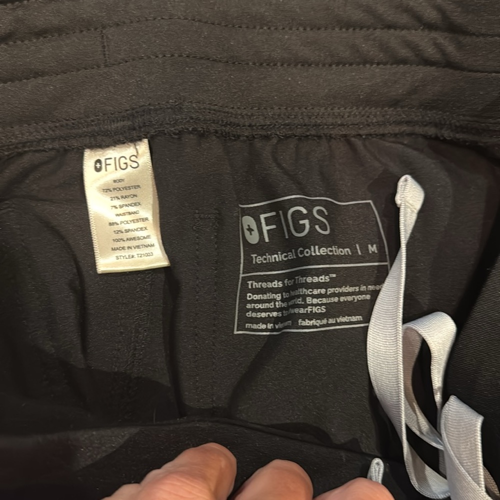 Women's figs black Black scrub set - Picture 5 of 5